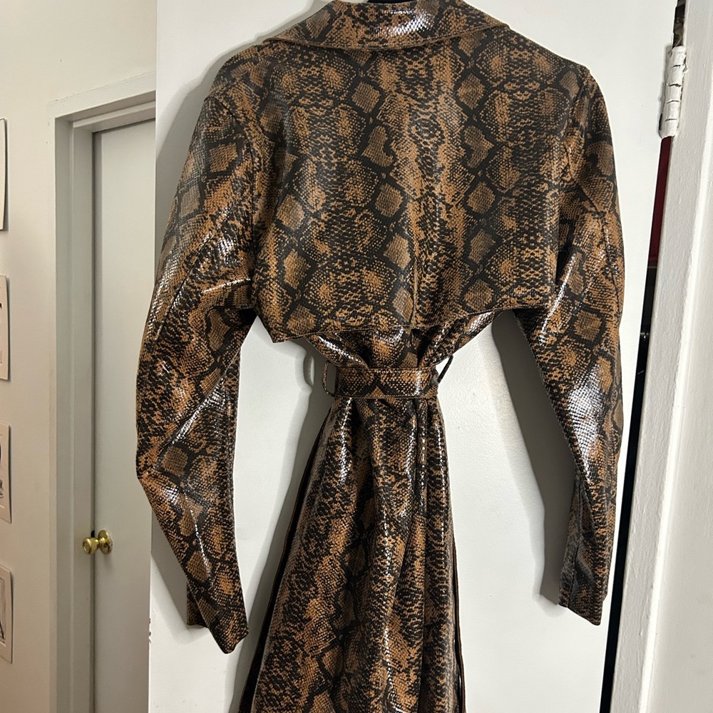 Blank NYC pleather snakeskin trench coat, size L brand new w tags - Picture 4 of 7